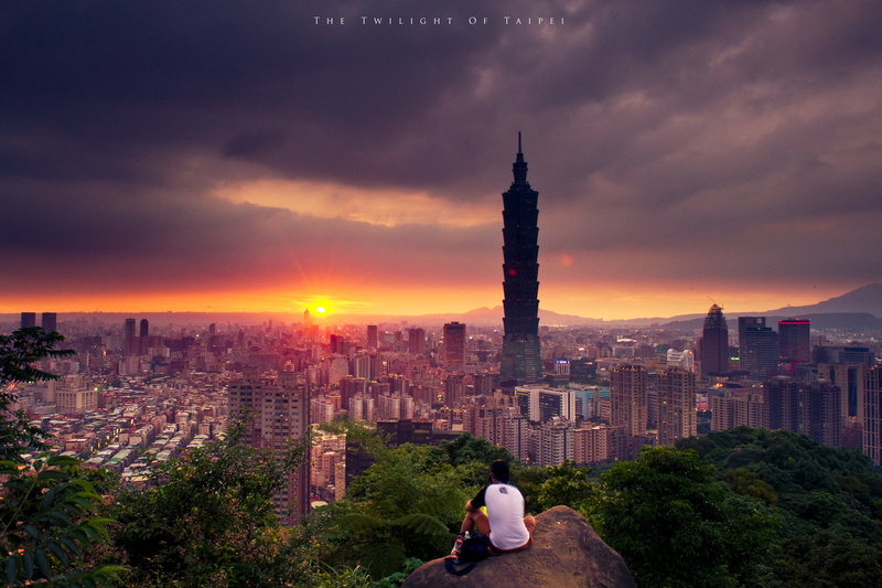 woman, urban Scene, Taipei  101, architecture, urban Skyline, mountain Peak, city, cityscape, gear, mountain, sitting, me, top, skyscraper, 象山, famous Place