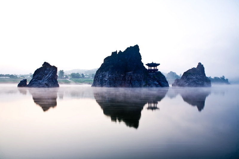 rock - object, tranquil scene, reflection, oriental, outdoors, belvedere, tranquility, waterfront, the nature of the, fog, template, rock, lake, water