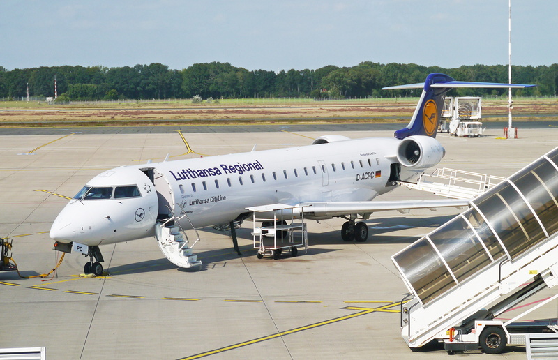 aerospace industry, 4K, business, jet, intra-german, lufthansa regional, daytime, luthansa, shuttle flight, road, leaving, commercial airplane, airport runway