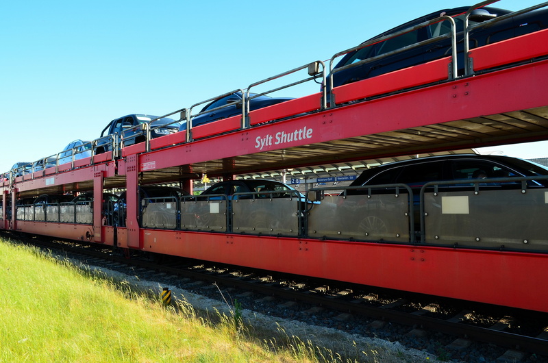 outdoors, rail vehicle, train, track, no people, public transportation, architecture, sylt, day, rail transportation, departure, arrival, hindenburg damm