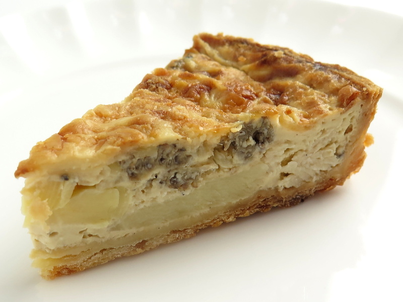 wellbeing, freshness, egg, breakfast, single object, baked pastry item, quiche, onions, healthy eating, temptation, bamboo shoots, 2K, baked, indoors