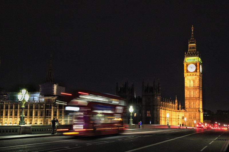 outdoors, elizabeth, building, inglaterra, person, london, blurred motion, spire, speed, transportation, bigben, architecture, urban, built structure, travel destinations