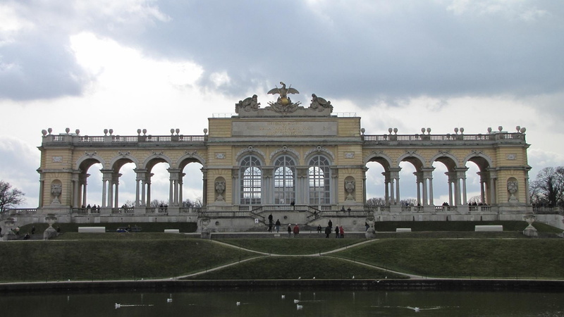nature, city, built structure, history, cloud - sky, incidental people, wien, travel destinations, gloriette, architectural column, outdoors, famous Place