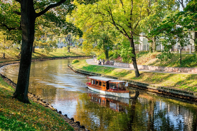 boat, Park, autumn, the sun, Latvia, 1080P, trees, Riga, channel