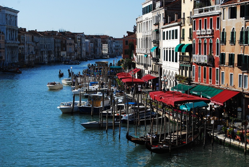 vacation, travel, building exterior, day, tourist, destination, channel, architecture, wooden post, venice, transportation, 2K, trip, city, route, built structure