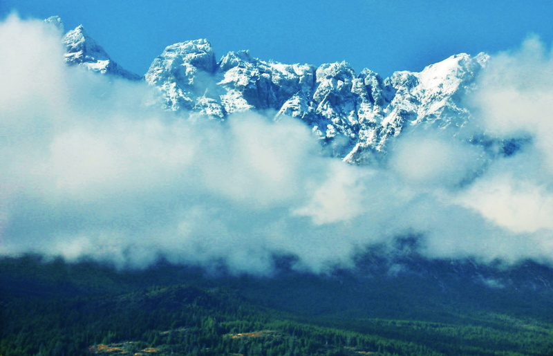 highland, environment, snowcapped mountain, scenic, land, clouds, bella, scenics - nature, day, beauty in nature, trees, sky, tree, mountain, outdoors