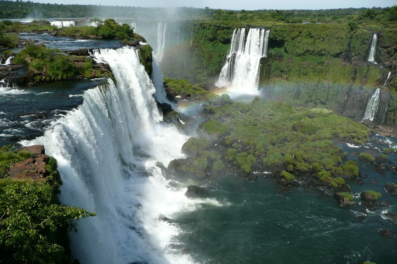 surrounded, impressive, blurred motion, imposing, iguazu, flowing water, motion, wass, land, power in nature, plant, water, long exposure, forest, force of nature