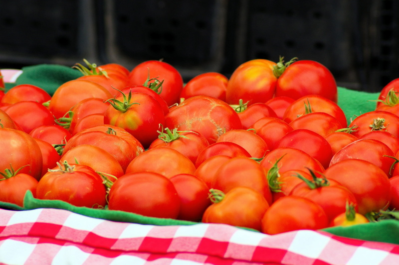 no people, container, vegetable, tomato, for sale, fresh, hole, bright, selective focus, wellbeing, large group of objects, plant, healthy eating, fruit