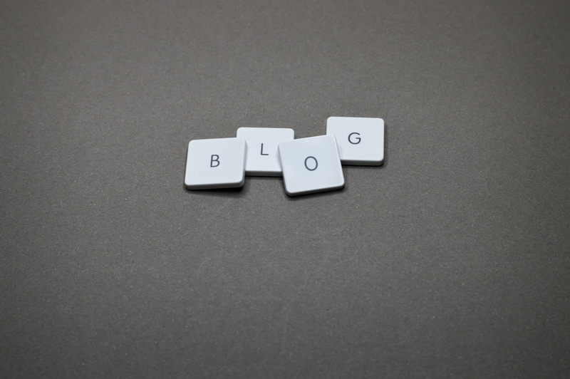 blog, keys, connection, white color, leisure, still life, relaxation, cut out, buttons, close-up, message, type, information, plastic, blocks