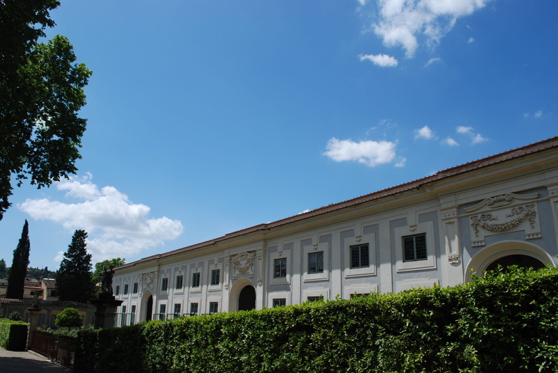 palazzo, arch, window, day, blue, tuscany, architecture, tree, park, building, residential district, courtyard, built structure, italy, 4K, courthouse