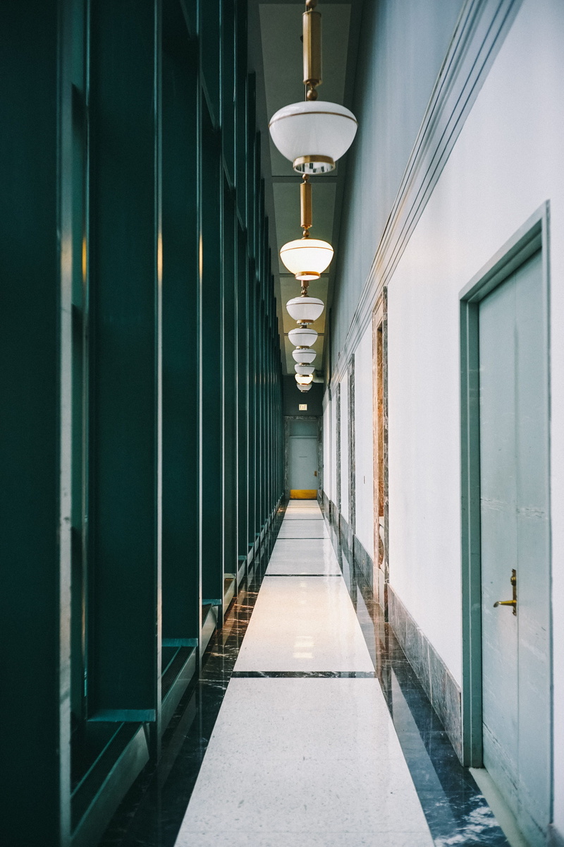 in a row, footpath, architecture, empty, building, indoors, 2K, the way forward, diminishing perspective, chicago, harold washington library center, lighting equipment