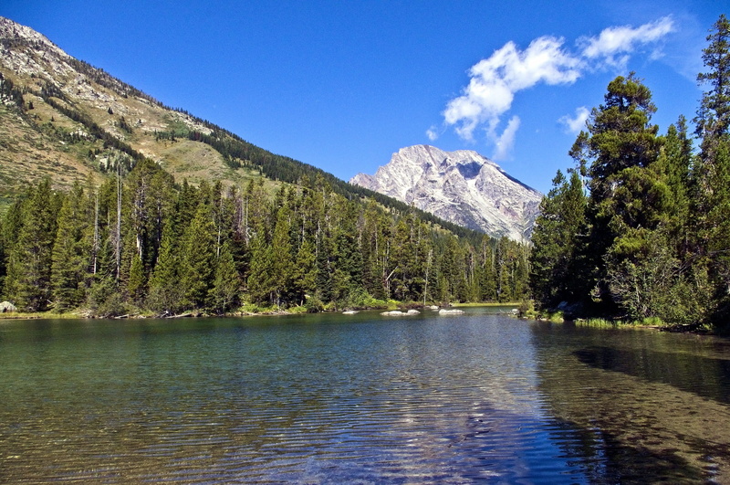 formation, tree, lake, tetons string lake, clouds, outdoors, day, waterfront, plant, 2K, mountain, trees, blue, grand teton national park, tranquil scene