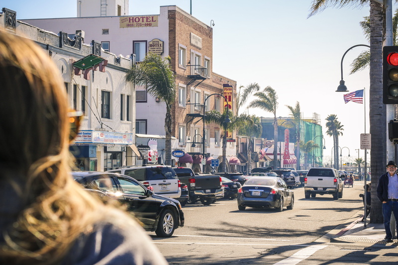 real people, outdoors, mode of transportation, pismo beach, architecture, friends, street, day, pacific, tree, motor vehicle, united states, beach, city life