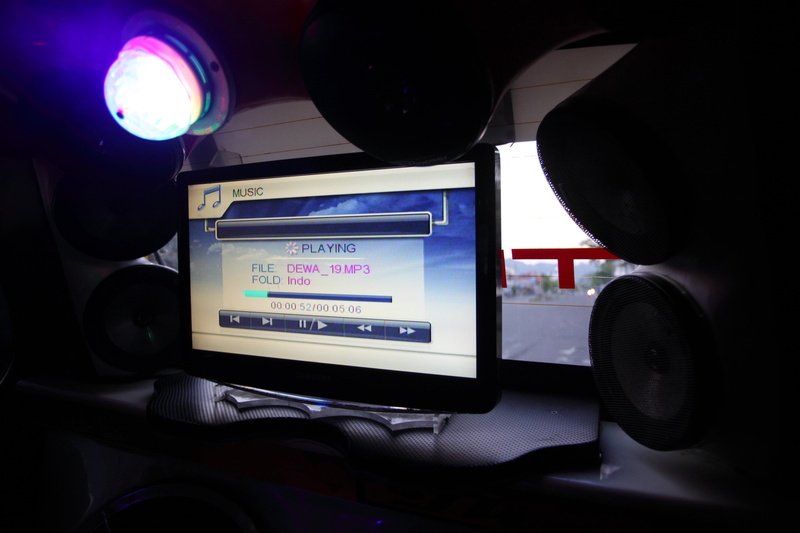 device screen, wireless technology, original, indoors, transportation, retail, close-up, public transport, illuminated, 5K, land vehicle, screen, communication