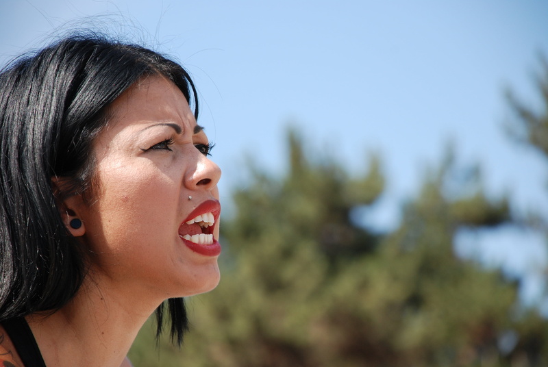 profile view, anger, hairstyle, woman, close-up, background, lifestyles, adult, happiness, women, black hair, cheerful, mouth, stress, shouting, yelling
