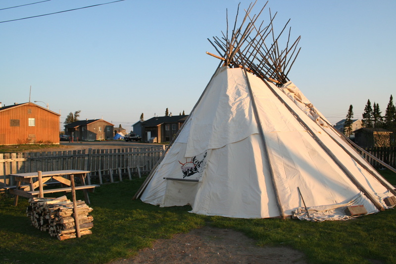 first nation, textile, clothesline, sabtuan, hanging, outdoors, clothing, nature, sky, teepee, 2K, architecture, no people, native, day, celebration, shelter