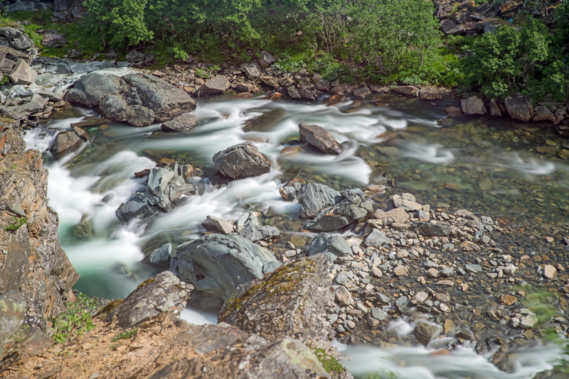 scenics - nature, rapids, flowing water, flowing, green, bach, beauty in nature, rock - object, forest, rock, daytime, water, nature, river, fjäll, purity