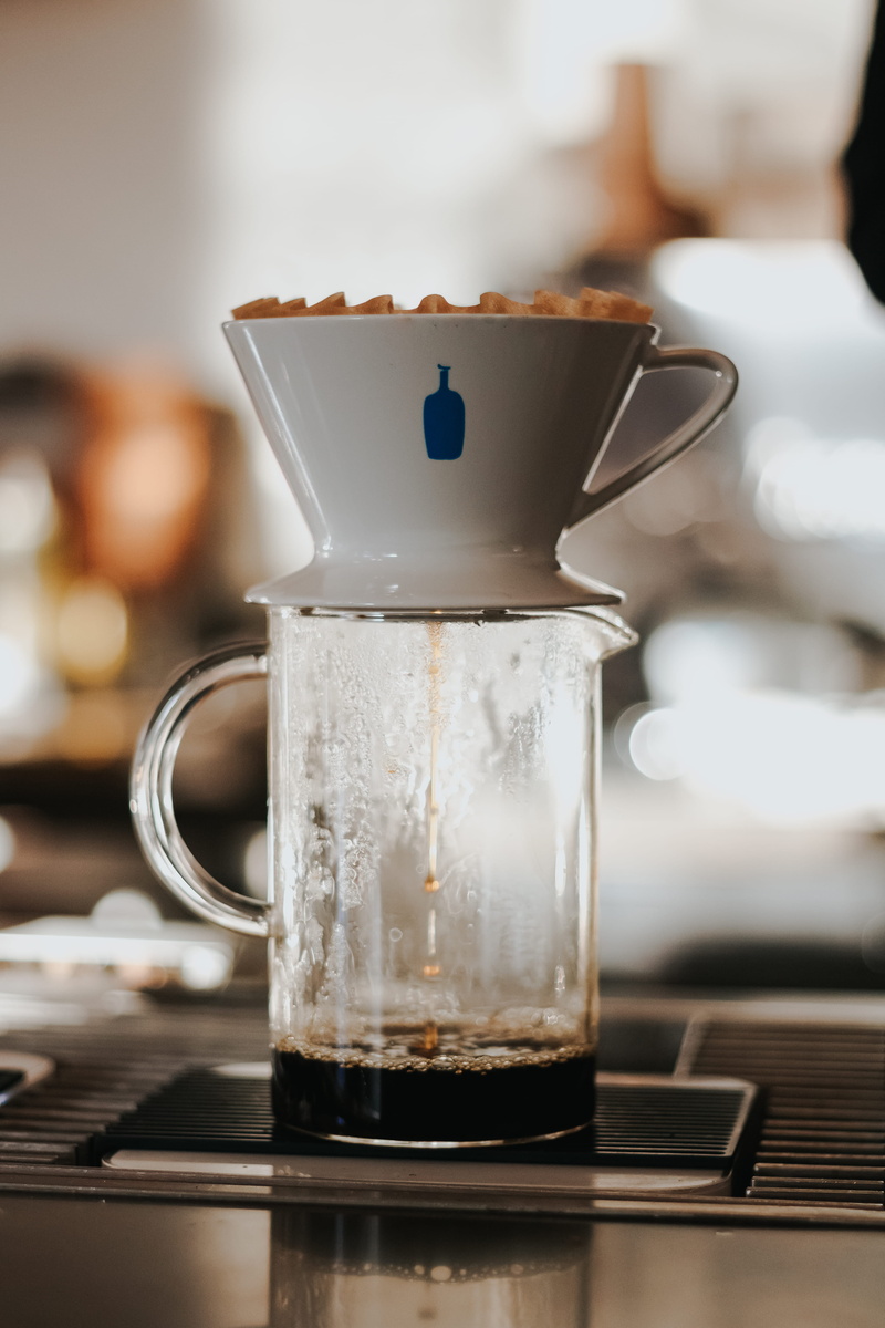 drink, background, household equipment, espresso, selective focus, mug, food and drink, tea, non-alcoholic beverage, indoors, coffee, coffee pot