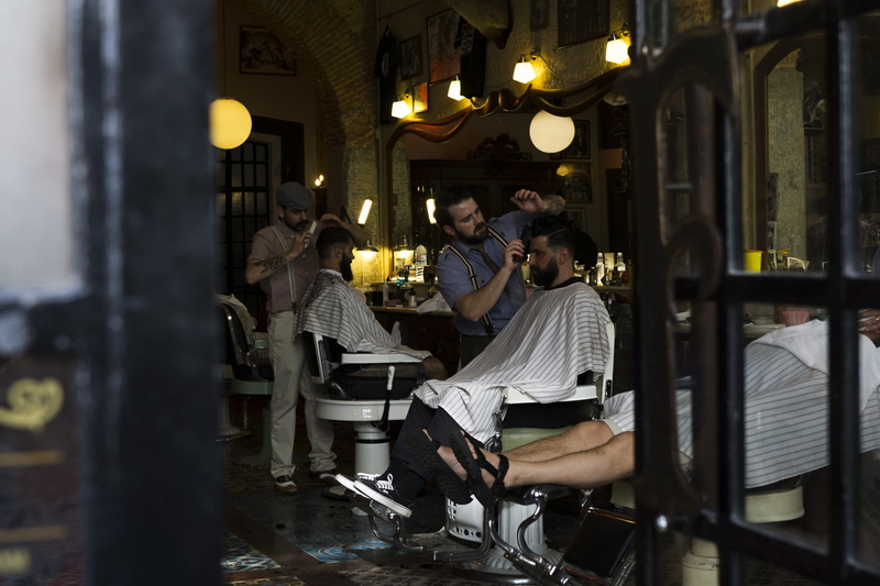 lisboa, concentration, working, holding, a6000, indoors, real people, rokinon, group of people, shop, portugal, food and drink, style, lines, lisbon, men