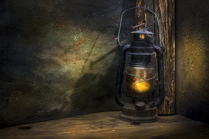 indoors, old, lamp, retro styled, antique, kerosene, glass - material, table, electric lamp, bottle, lantern, history, tubular, oil lamp, dust, container
