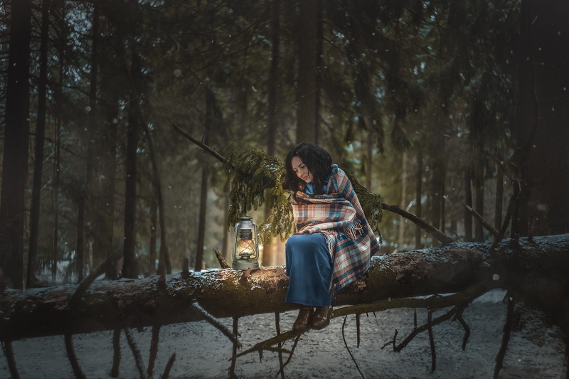 beauty, young women, land, winter, lamp, casual clothing, woodland, lifestyles, sitting, tree trunk, outdoors, tales, hairstyle, full length, girl, light