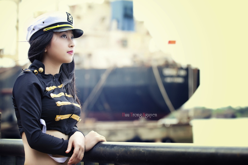 casual clothing, Asian, outdoors, architecture, one person, sunglasses, uniform, looking away, beautiful woman, day, hairstyle, portrait, real people, lifestyles