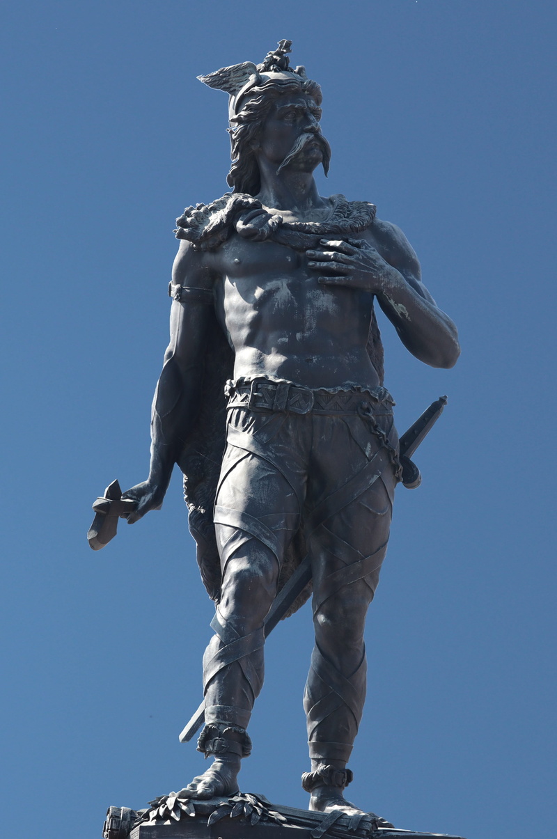 architecture, celtic, day, statue, government, marketplace, army soldier, no people, low angle view, representation, belgium, leader, military uniform