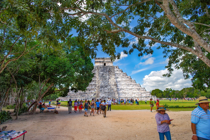 architecture, plant, the ruins of the, real people, crowd, group of people, maya, tourist, place of worship, ancient civilization, nature, kukulcan, built structure
