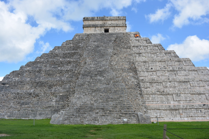 outdoors, built structure, cloud - sky, ancient, kukulcan, day, 2K, place of worship, low angle view, architecture, mexico, chichenitzá, no people, ruined