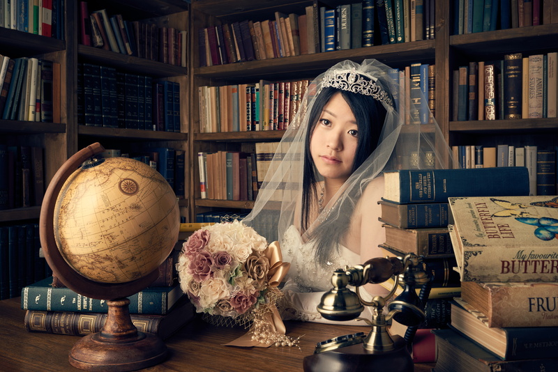 globe, 5K, Asian, phone, bouquet, books, the bride, style, mood, veil, look, library, girl