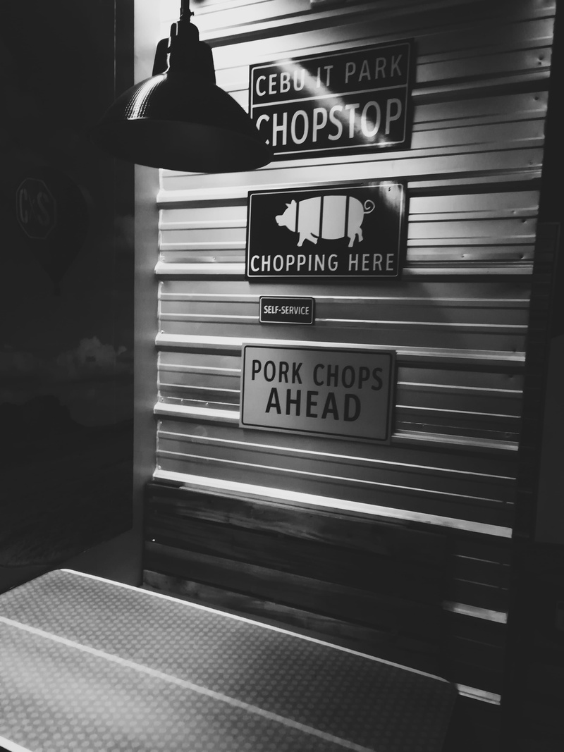 monochrome, communication, information sign, message, black, non-western script, glass - material, window, guidance, sign, illuminated, western script