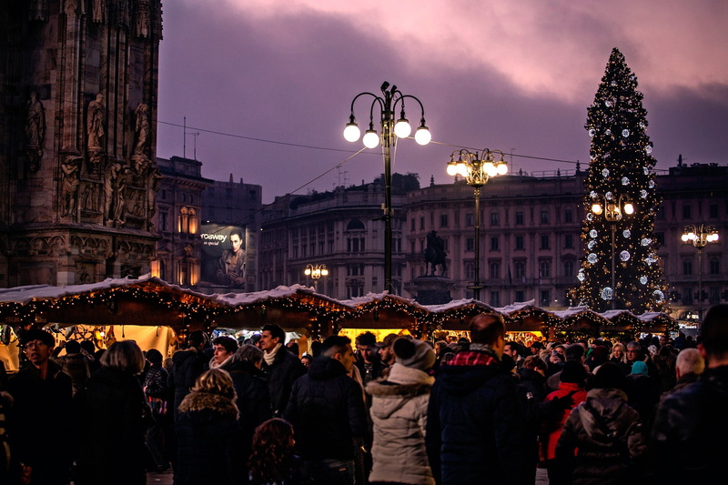 large group of people, sky, city, celebration, built structure, building exterior, Italy, real people, tree, street light, women, lifestyles, 1080P, illuminated