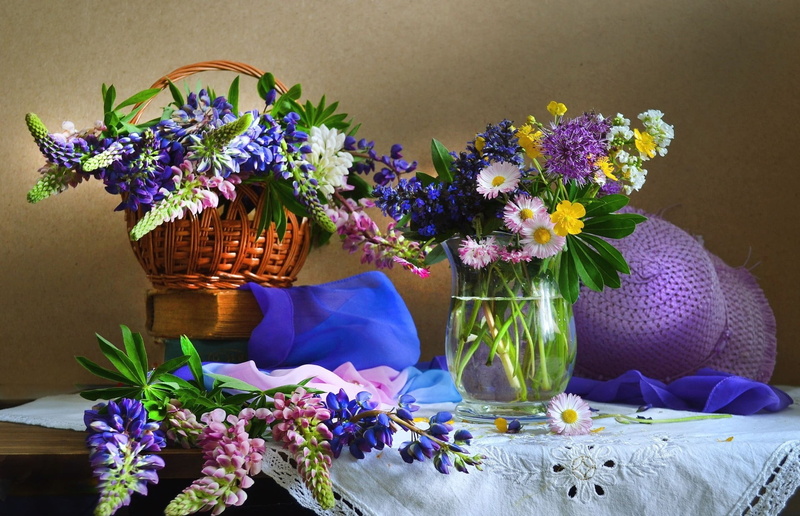 flowering plant, bunch of flowers, freshness, plant, Lupin, table, flowers, bouquet, flower arrangement, vulnerability, fragility, nature, container, arrangement