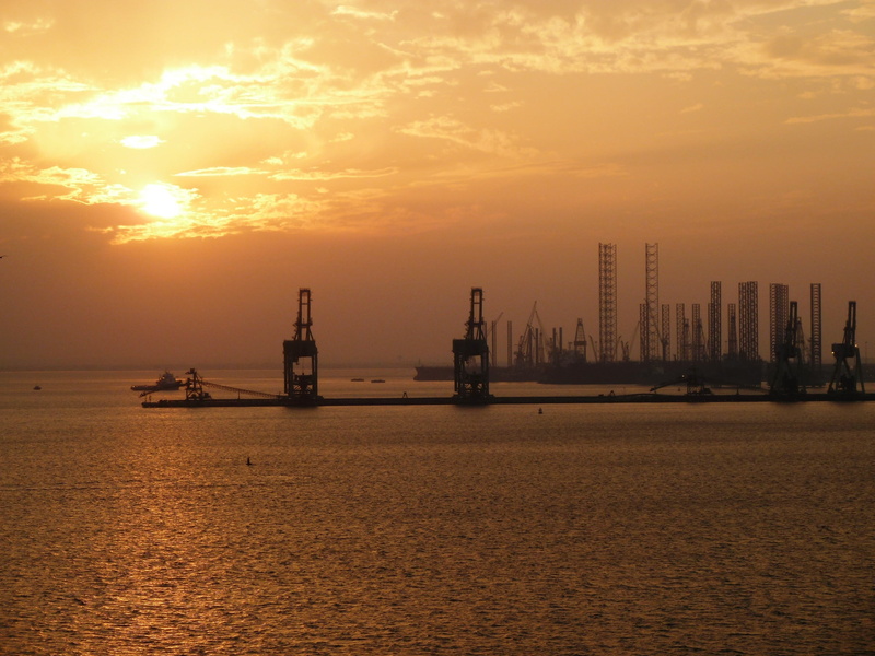 bahrain, mode of transportation, sun, oil industry, afterglow, water, beauty in nature, evening, sunlight, no people, outdoors, abendstimmung, cloud - sky