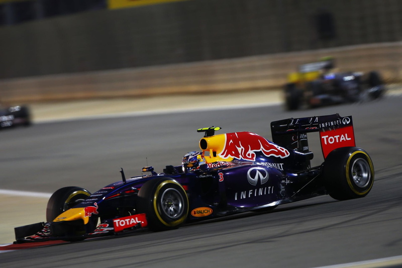 speed, outdoors, crash helmet, driving, sports race, motor vehicle, bahrain, motion, tire, competitive sport, auto racing, motor racing track, competition