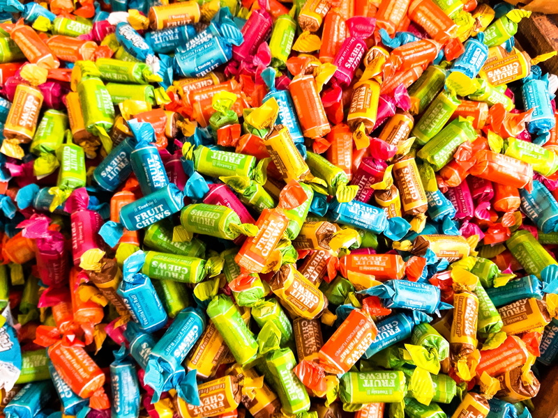 chew, sugar, day, 2K, excess, color, delicacy, dental caries, sweet, multi colored, heap, pack, retail, choice, fruit, close-up, hand made sweets, green color
