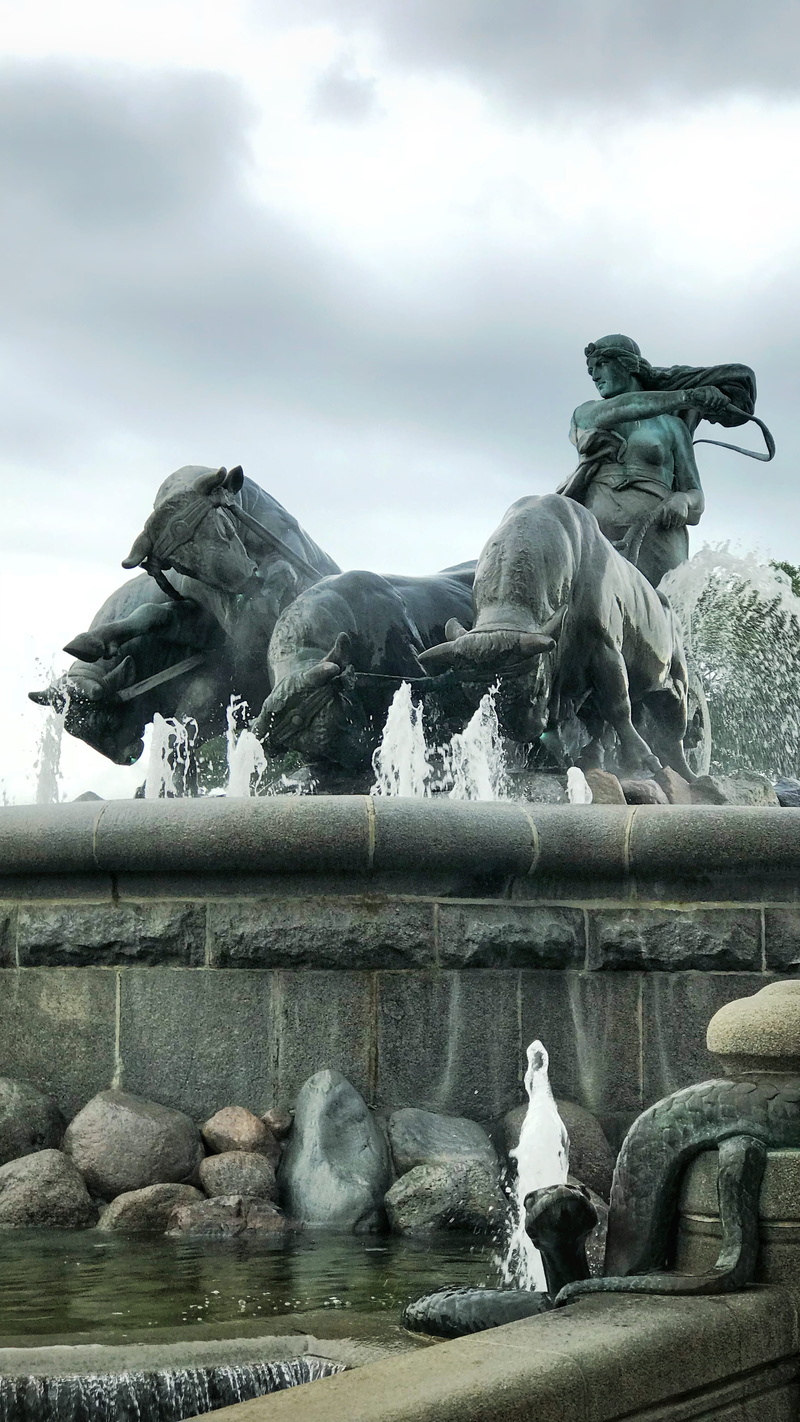 mammal, human, penguin, 4K, water, male likeness, sphere, horse, sculpture, københavn k, human representation, nature, animal, creativity, elephant, copenhagen