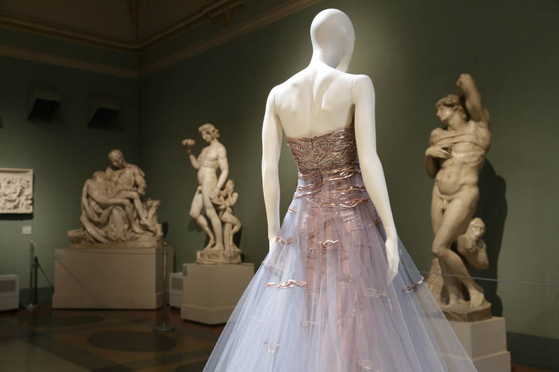 shopping, beauty, retail display, picture, wearing, sculpture, statue, contemporary art, attire, creativity, indoors, fashion, human representation, people