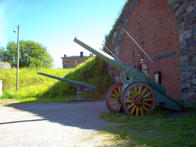 cannon, suomenlinna, coastal guns, artillery, history, 2K, guns, entrance, famous Place, tree, fort, sunlight, war, shadow, gun, weapon, field, wagon wheel