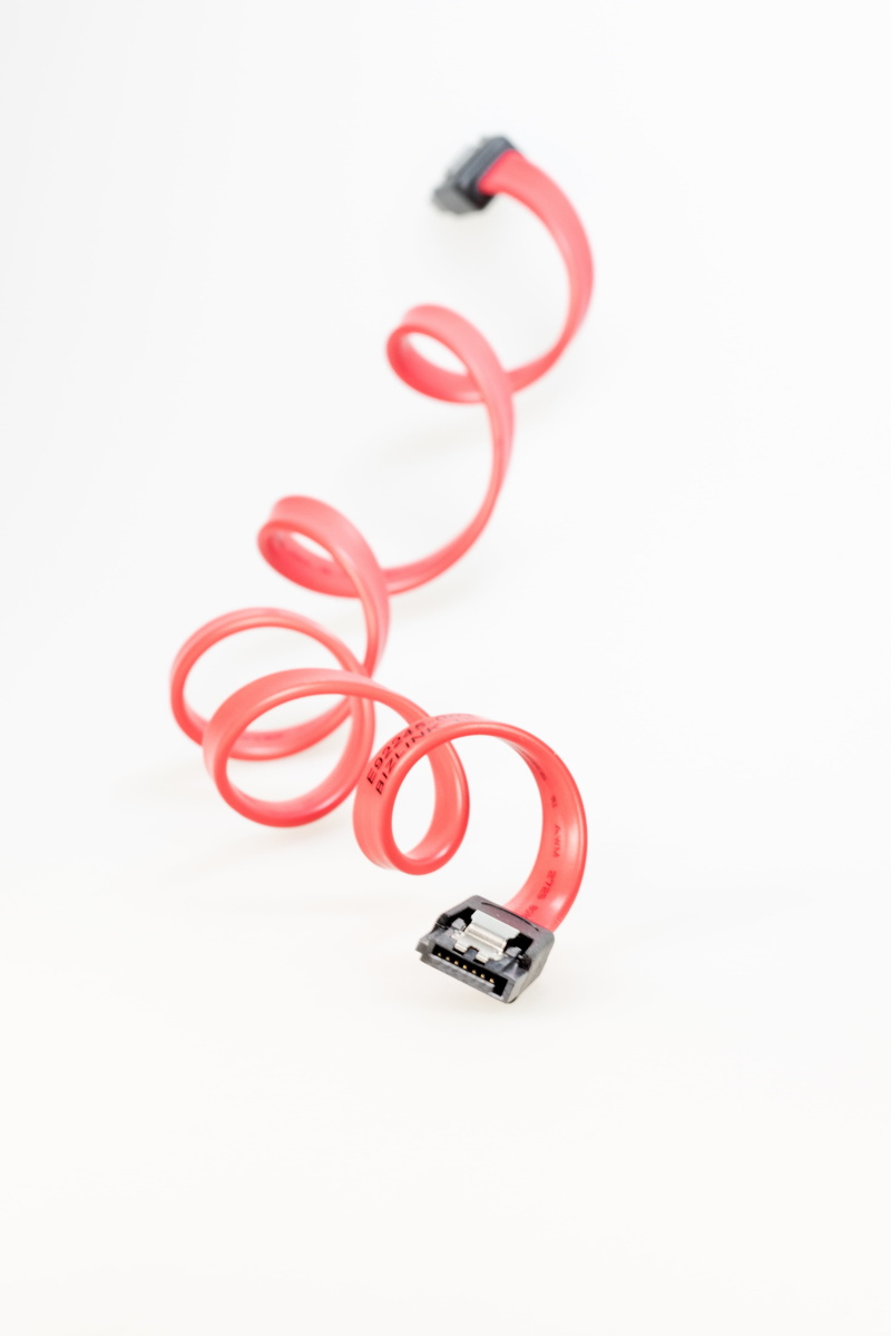computer, ring, single object, connecting cable, black, it, white background, jewelry, personal accessory, line, indoors, expense, 4K, emotion, heart shape