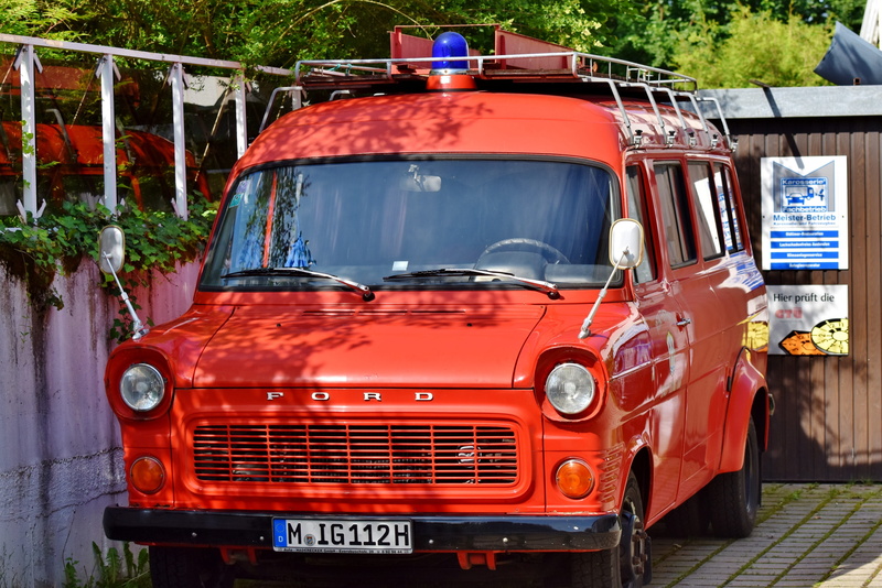 fire, plant, truck, vehicles, outdoors, accidents and disasters, wall, ford, motor vehicle, automotive, team bus, architecture, 5K, vehicle, fire fighting
