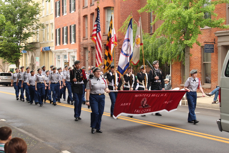 architecture, group of people, formation, tree, military, celebration, street, service, road, built structure, crowd, army, uniform, adult, remember soldiers
