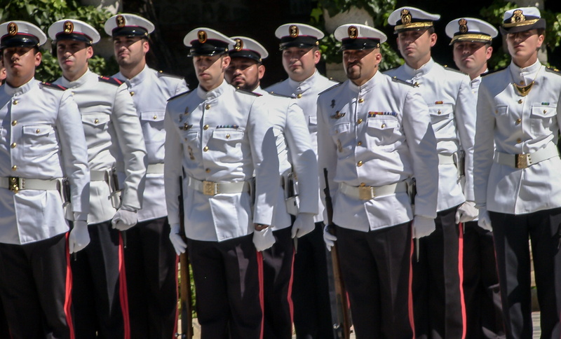 Marine, males, portrait, rifle, crowd, 2K, day, group of people, standing, front view, uniform, near, Formation, Parade, large group of people, officers