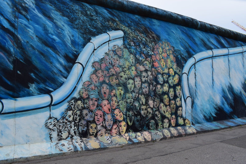 belín, outdoors, mode of transportation, 5K, no people, large group of objects, water, germany, transportation, urban art, urban landscape, grey, urban mural