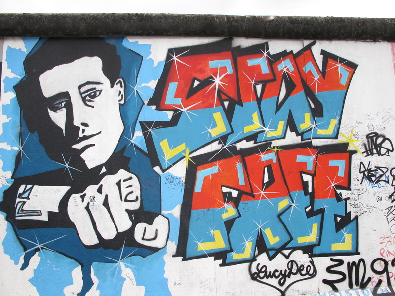 graffiti, monument, representation, 2K, street art, city, structures, message, tourist, mural, male likeness, graffity, germany, architecture, outdoors