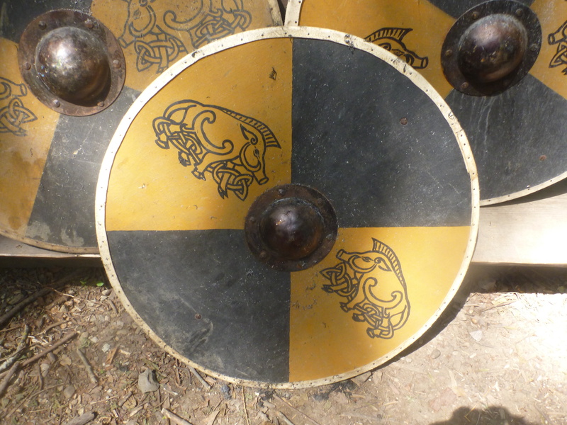 coat of arms, fight, the past, ritterruestung, art and craft, old, no people, history, weapons, antique, lighting equipment, food and drink, armor, harnisch