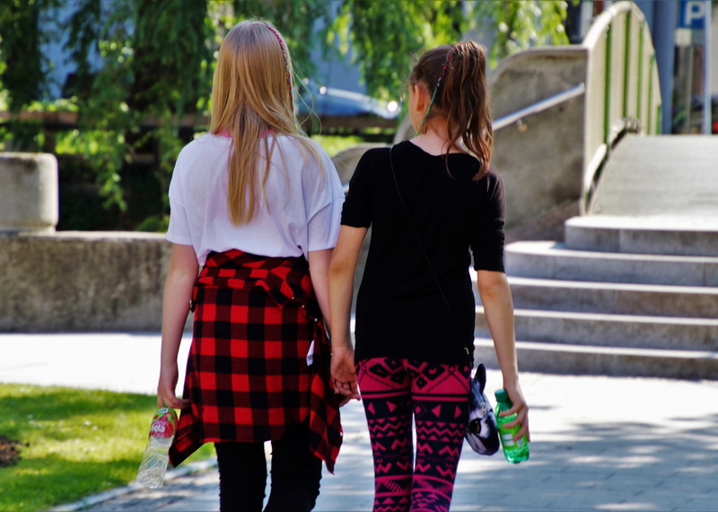 three quarter length, adult, spacer, the old town, street, pezyjaciele, togetherness, hair, 5K, day, acquaintance, ago, partly sunny, teenager, bonding