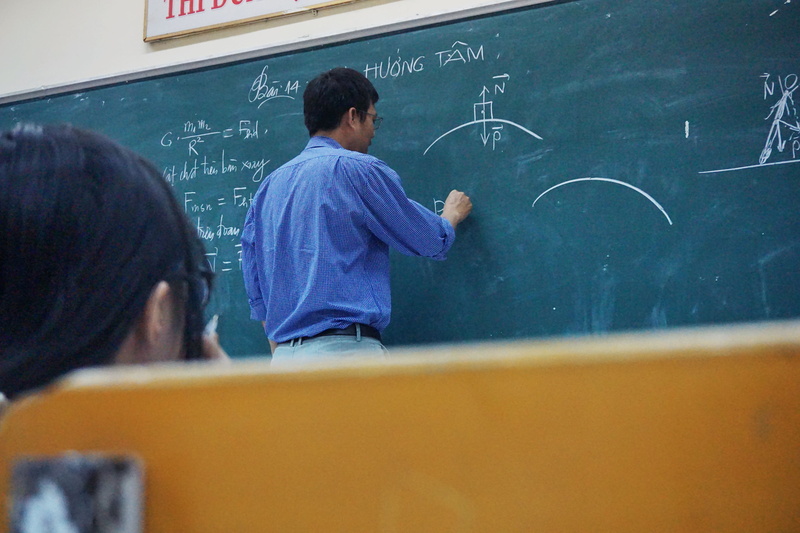 writing, board, rear view, classroom, school building, blackboard, studying, lecture, mathematics, people, shirt, s, men, class, chalk, males, dress, women