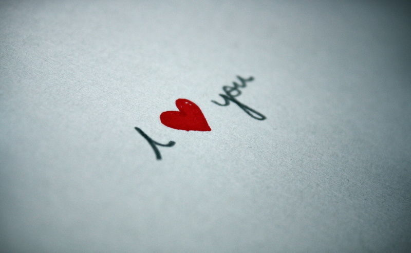 studio shot, 4K, no people, western script, Romantic, red, Background, Valentines Day, written, emotion, love letter, copy space, vignette, Heart, communication