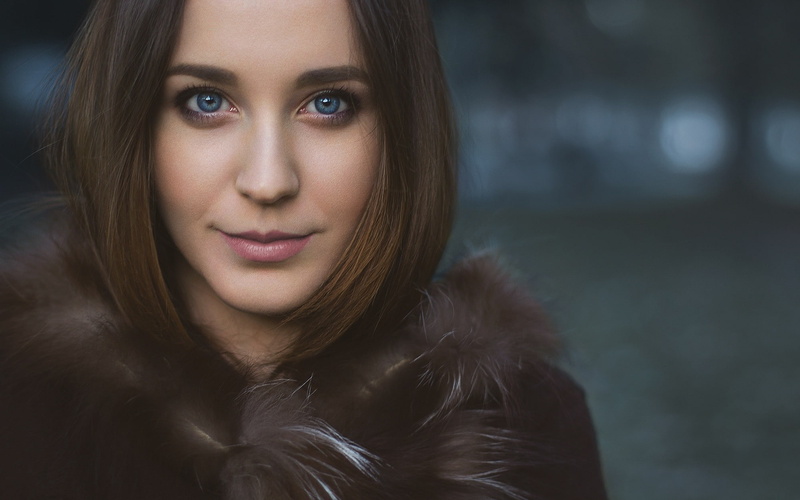 face, fur, 1080P, portrait, women, Victor Kalman, depth of field, blue eyes, coats, Lorenza, smiling